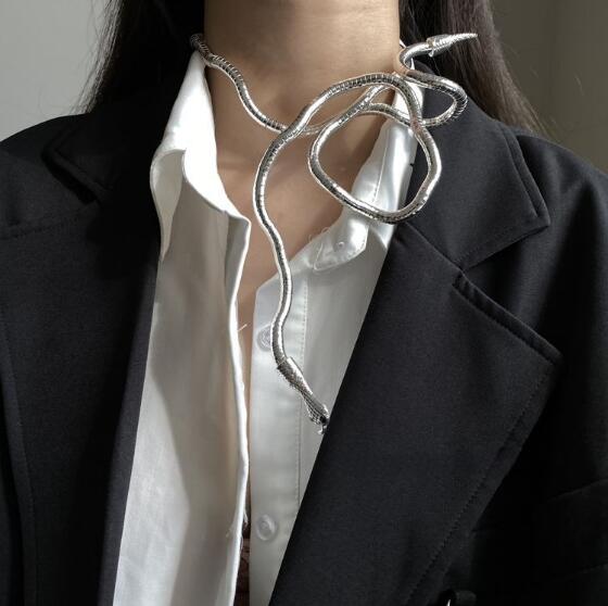 DARK SNAKE DESIGN NECKLACE UB98219