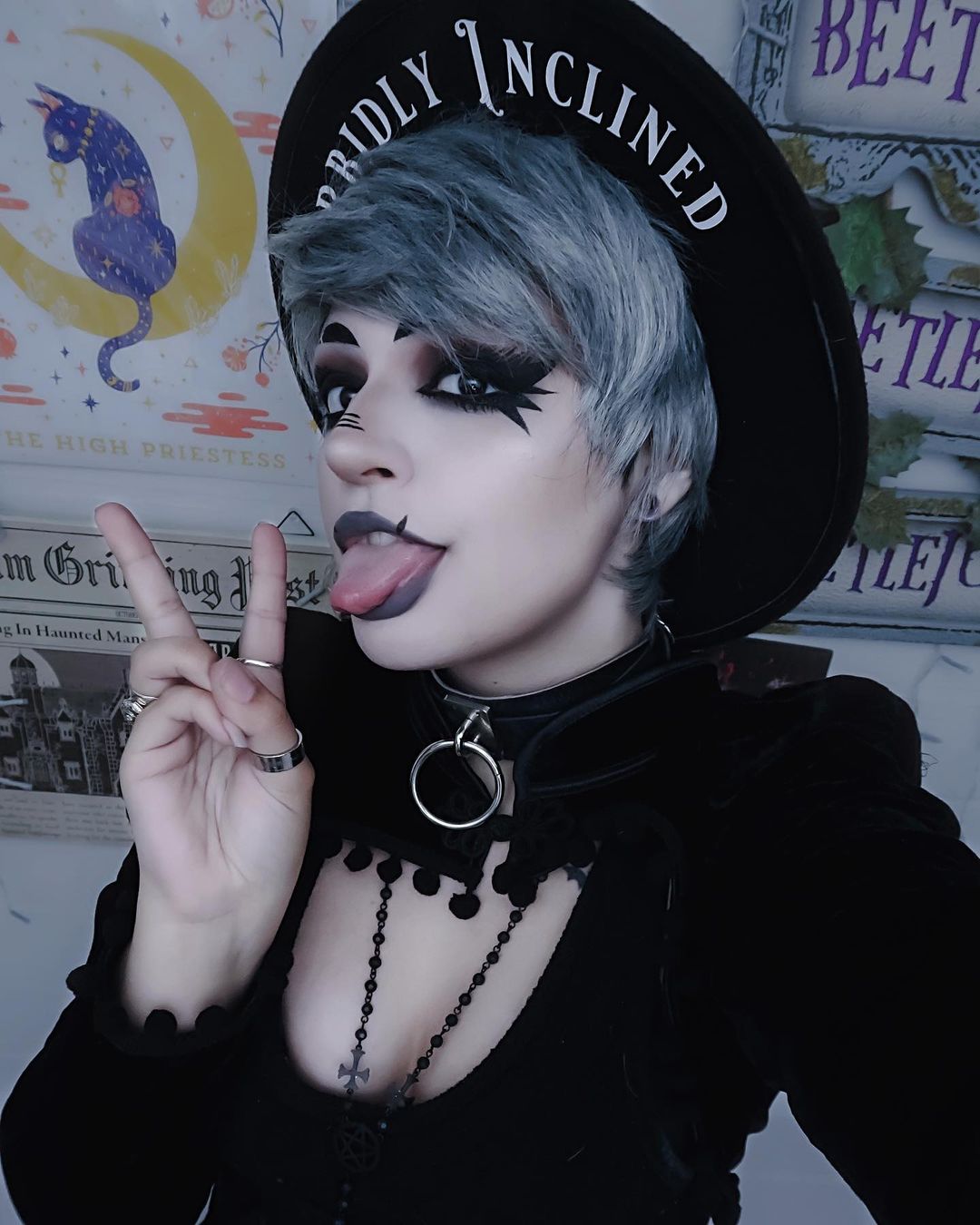 Dark Black Cropped Long Sleeve Top UB6214