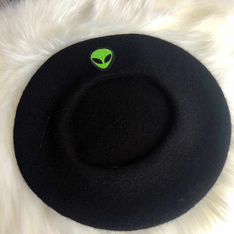 "HARAJUKU BLACK/PURPLE ALIEN" BERET K110713