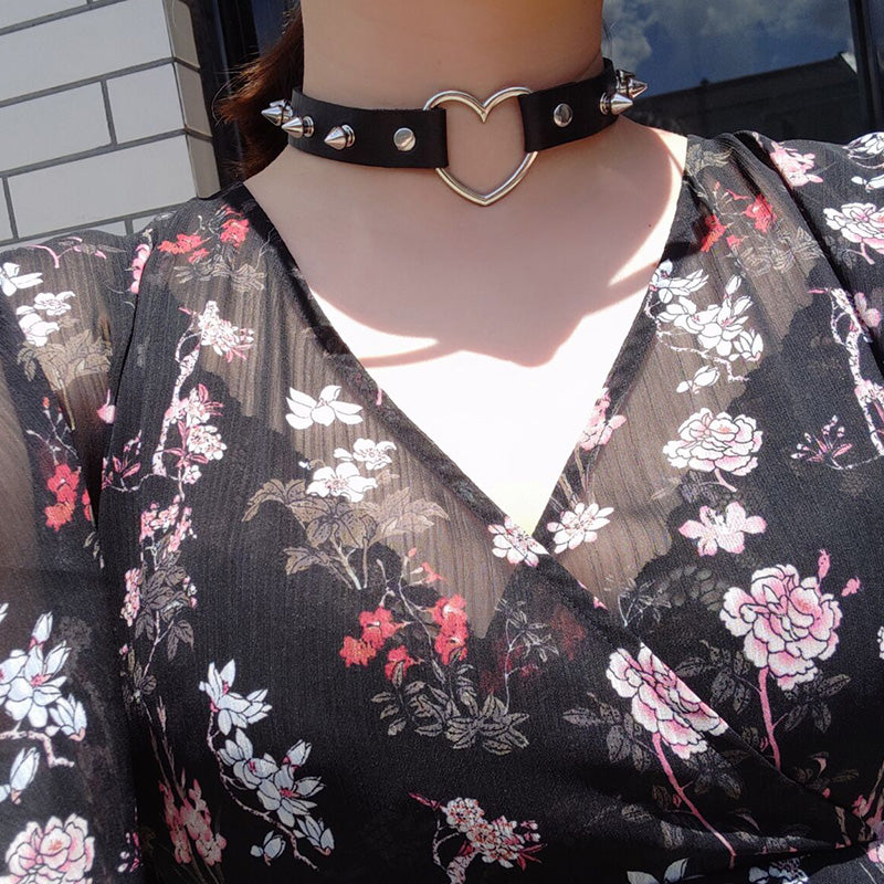 "LOVE HEART RIVET" CHOKER D070807