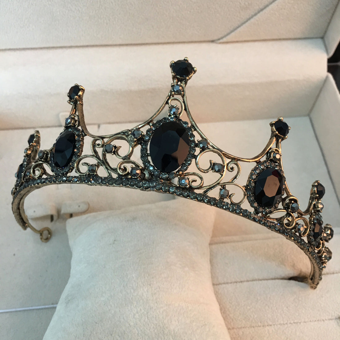 Black Baroque Vintage Crown KF83711