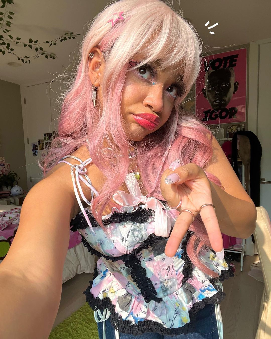 Gradient Pink Highlighting Long Curly Wig UB6127