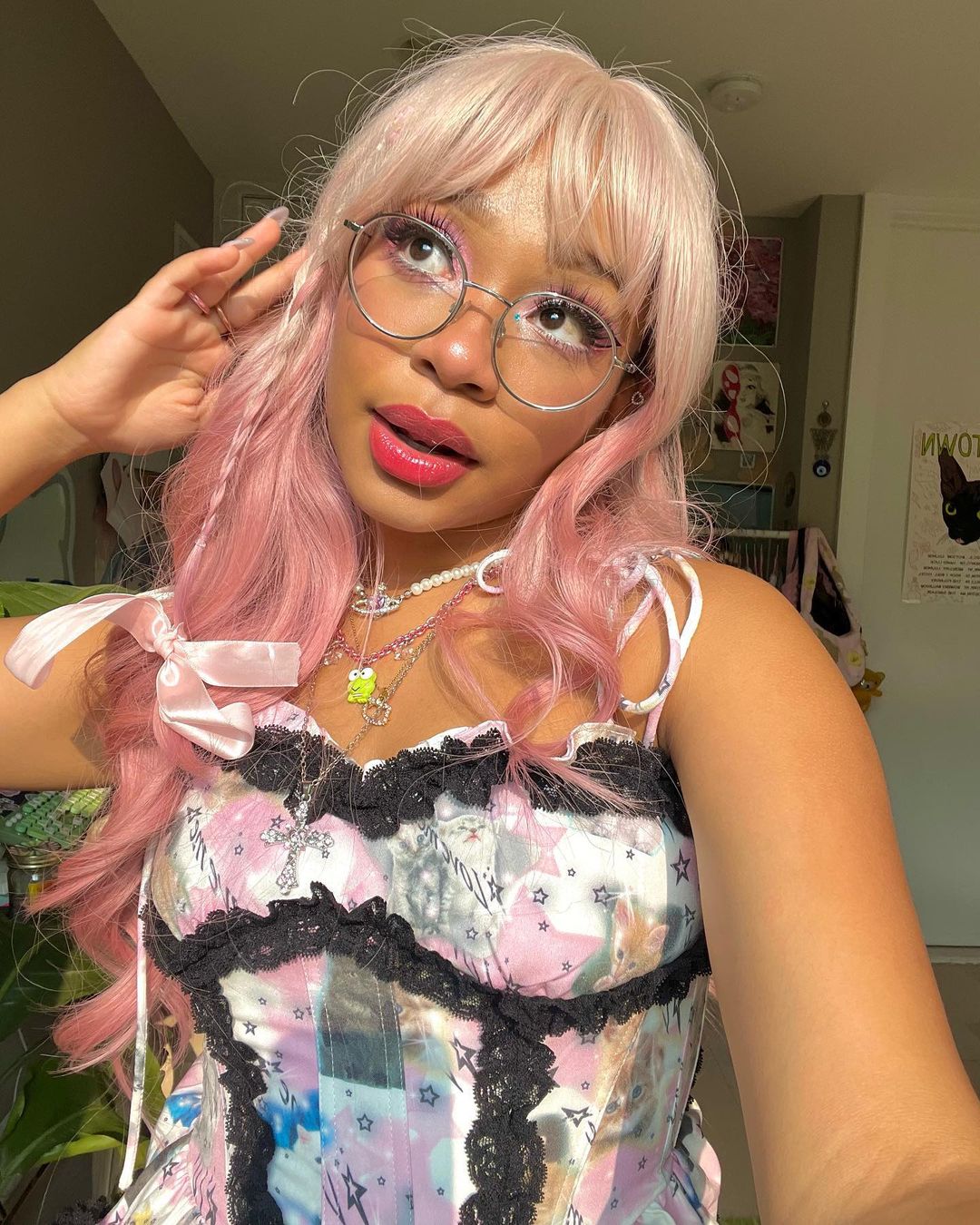 Gradient Pink Highlighting Long Curly Wig UB6127