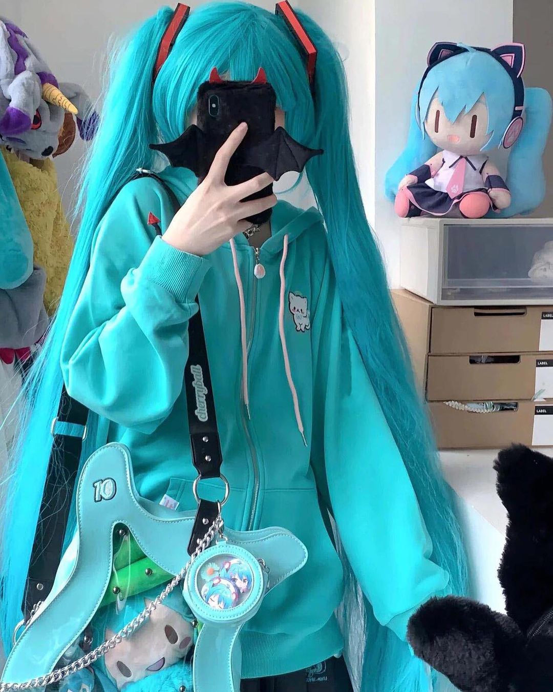 Embroidered Hooded Sweatshirt UB98629