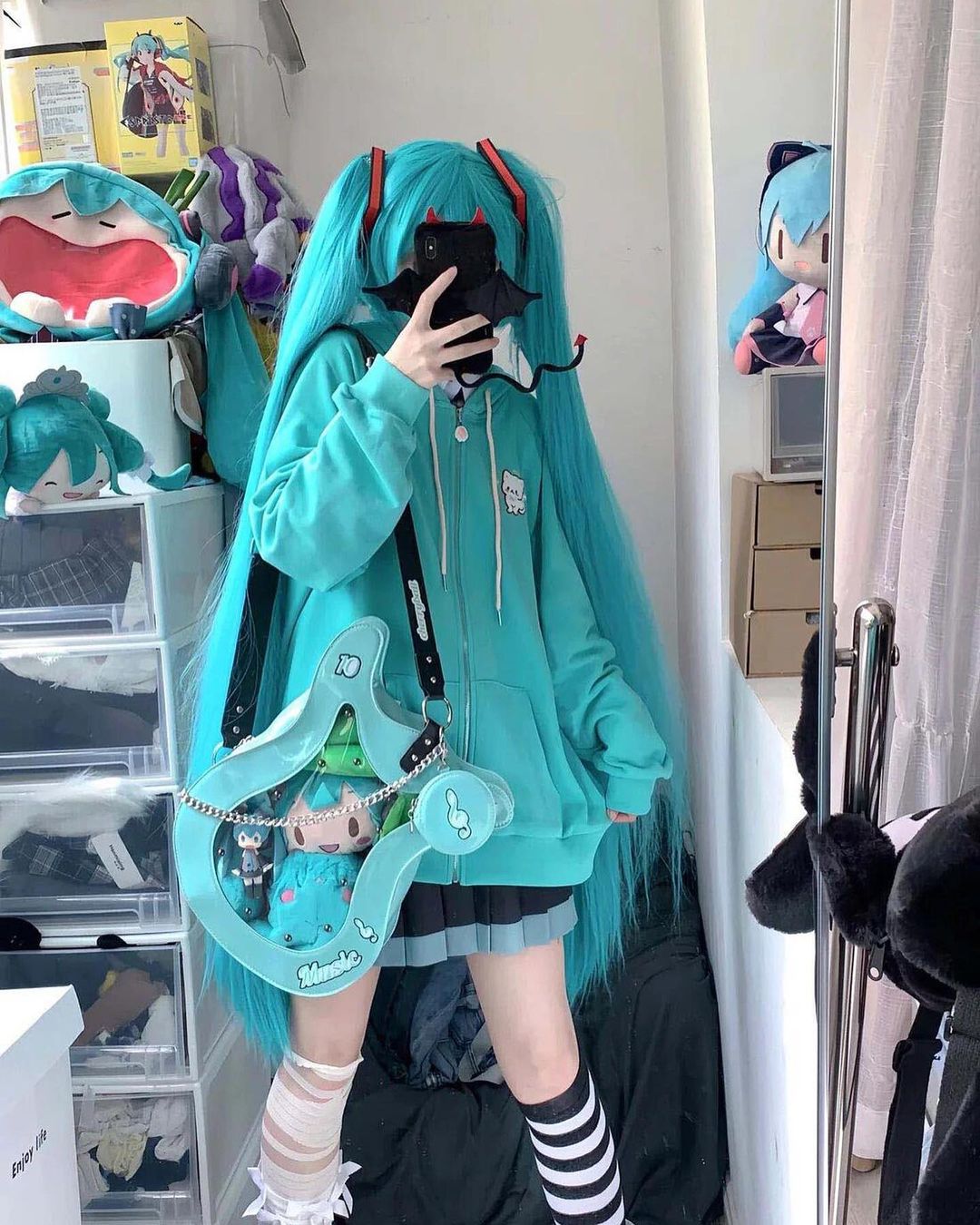 Embroidered Hooded Sweatshirt UB98629