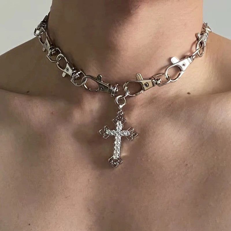 PUNK VINTAGE METAL CROSS NECKLACE UB2471