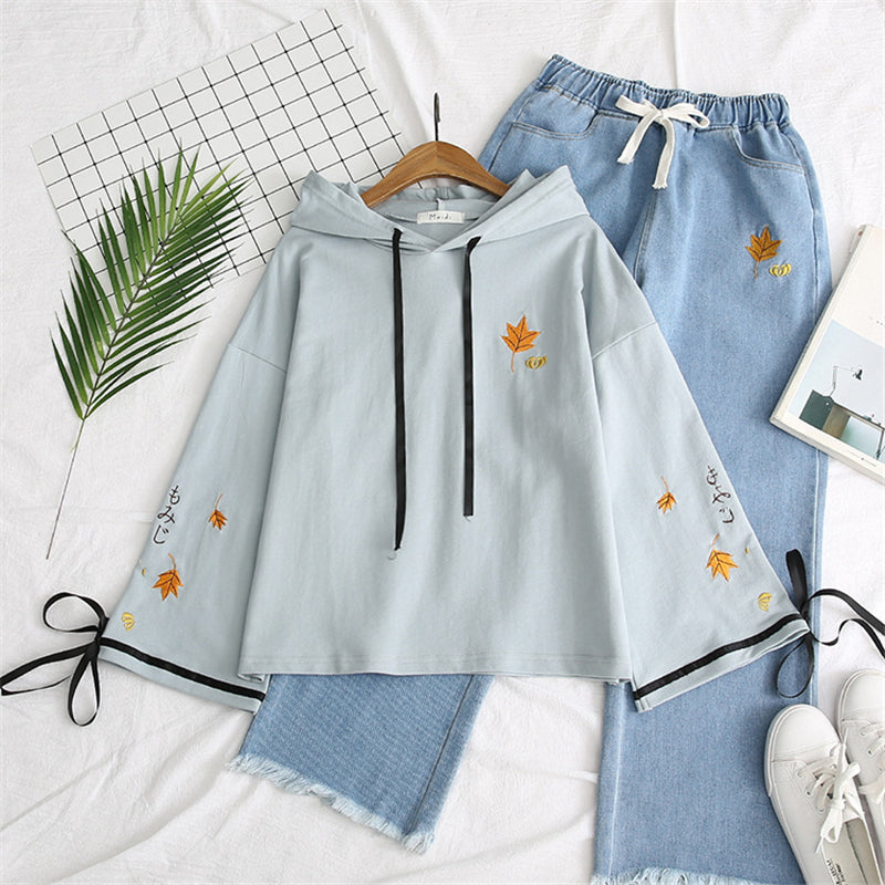LACE-UP MAPLE LEAF EMBROIDERED HOODIE UB2678