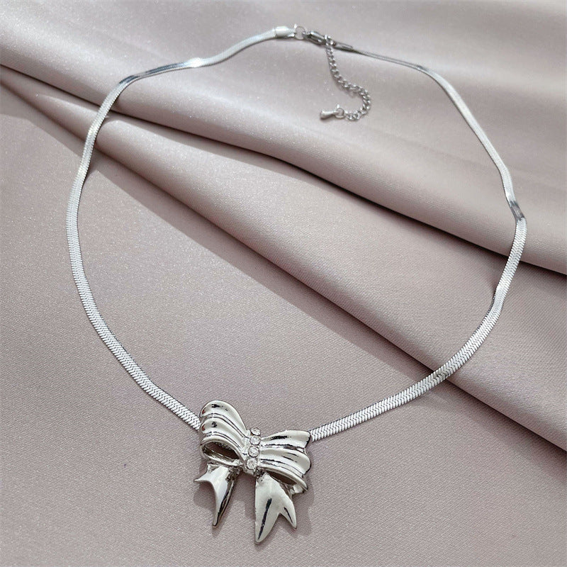 SIMPLE SILVER BOW NECKLACE UB2741