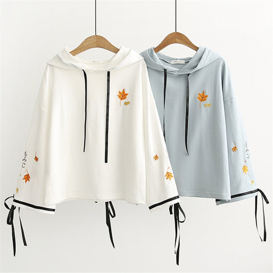 LACE-UP MAPLE LEAF EMBROIDERED HOODIE UB2678