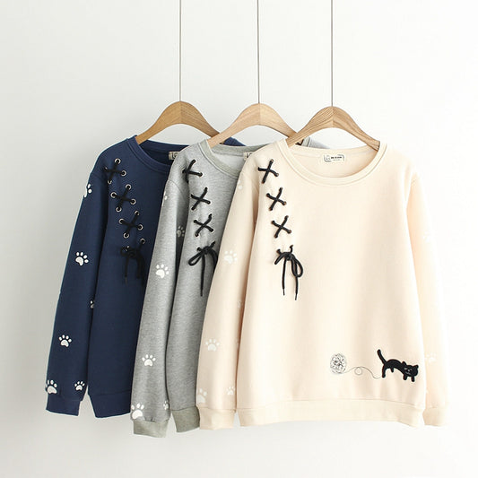 EMBROIDERED CAT TIE PULLOVER SWEATSHIRT UB2675