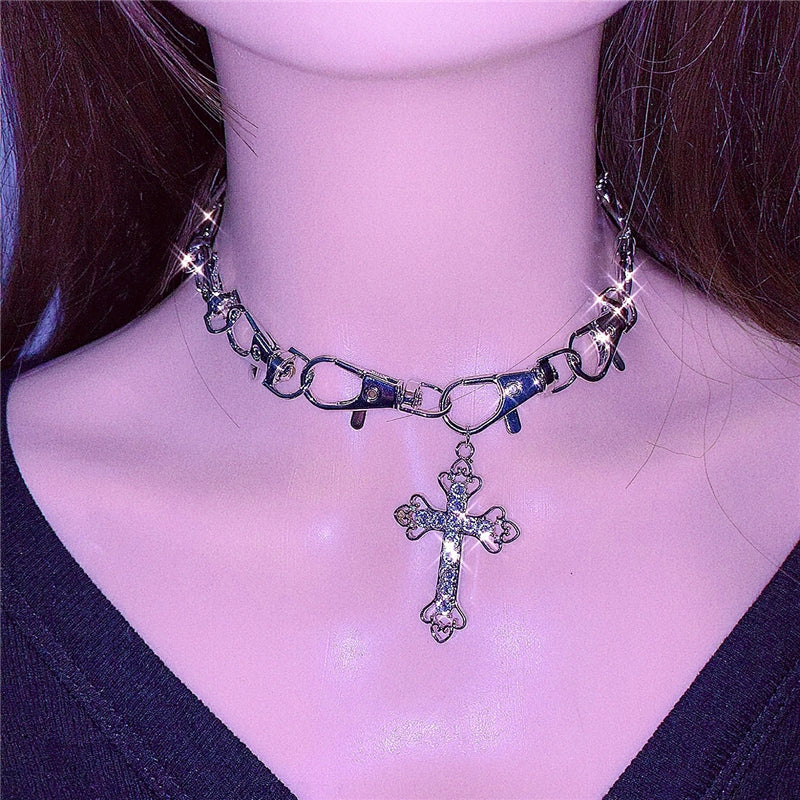 PUNK VINTAGE METAL CROSS NECKLACE UB2471