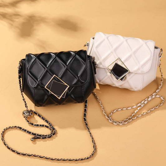 "BLACK/WHITE DIAMOND PATTERN CHAIN" BAG  UB2424
