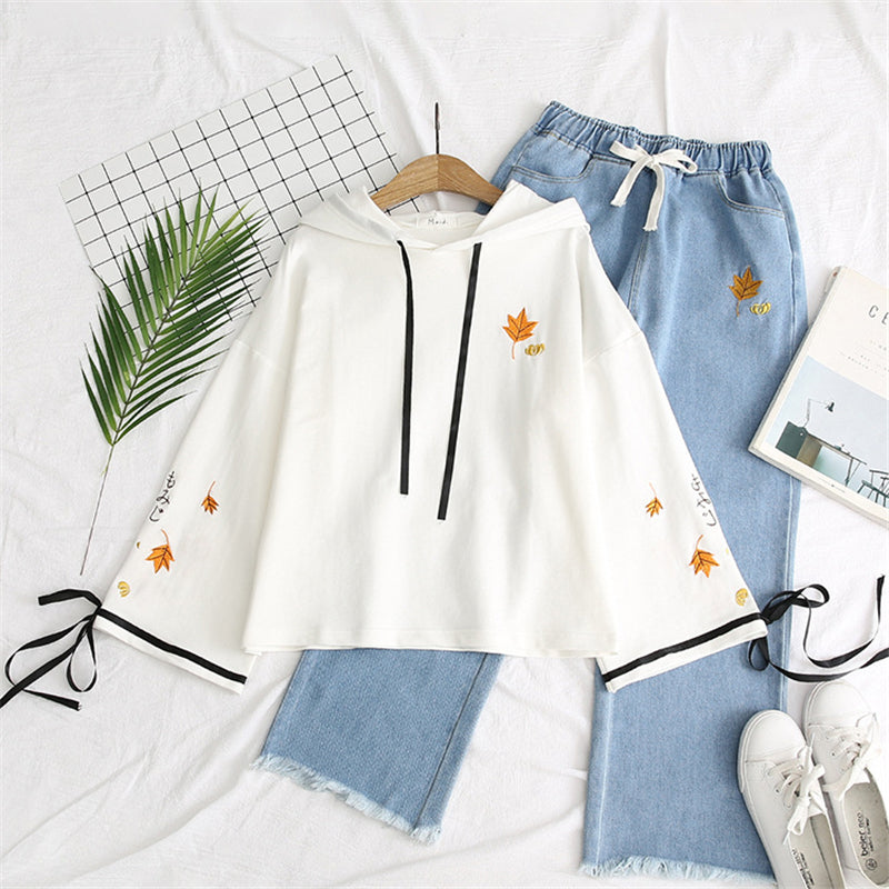 LACE-UP MAPLE LEAF EMBROIDERED HOODIE UB2678