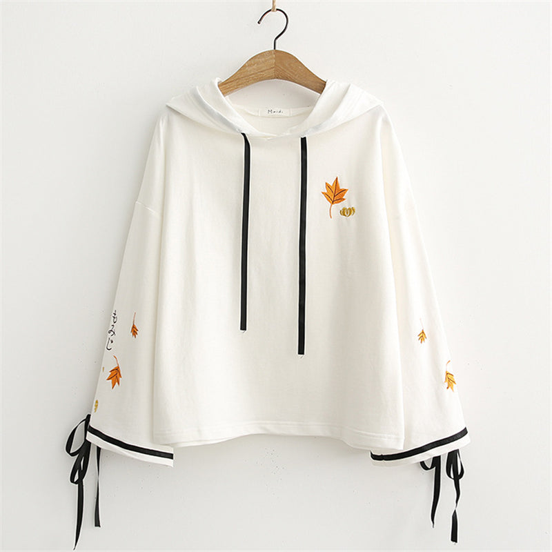 LACE-UP MAPLE LEAF EMBROIDERED HOODIE UB2678
