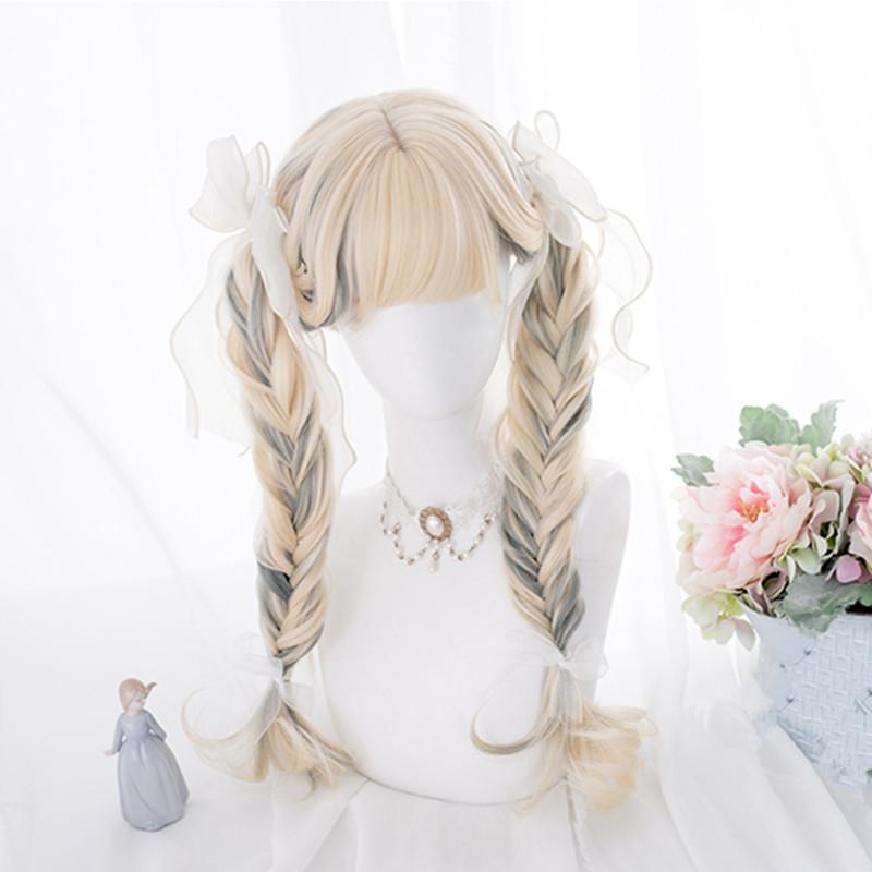 [ @julianna.mur]"GOLD DYED GRAY SLIGHTLY CURLY LONG" WIG D052207